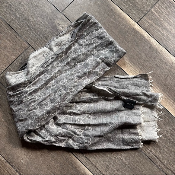 Gucci GG Logo Wool Blend Scarf - Picture 8 of 9